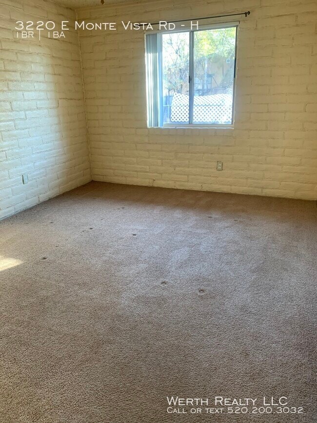 Building Photo - 3220 E Monte Vista Dr