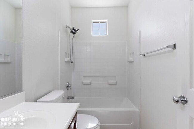 Building Photo - Beautiful 3Bdm 2Ba + Den Home Near Avondale & Goodyear!