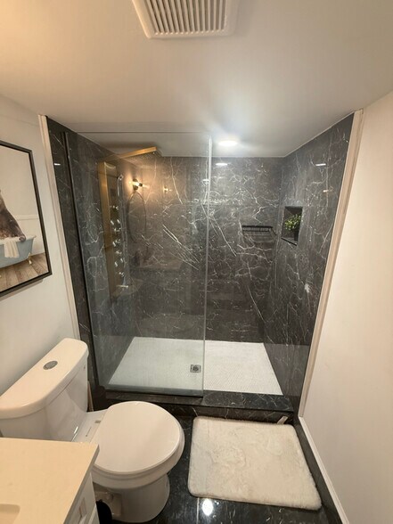 Building Photo - 1215 Savannah St SE