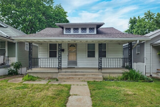 Building Photo - 5031 Dewey Ave
