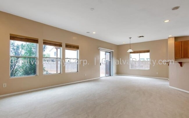 Building Photo - Beautiful 3 Bedroom 3 Bath House in Drexel...