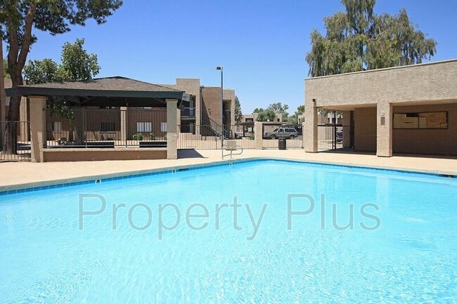 Building Photo - 3810 N Maryvale Pky