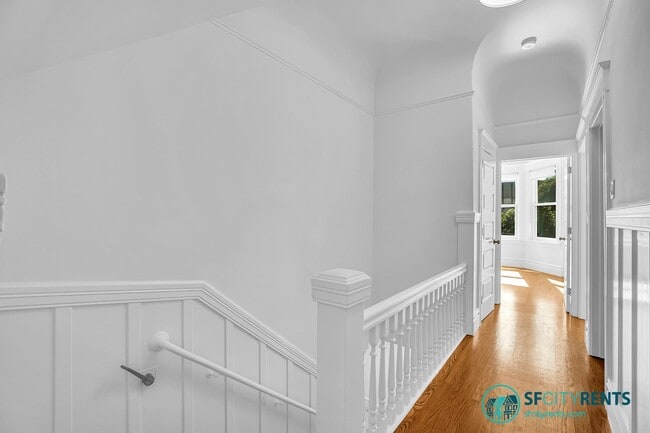Building Photo - Presidio Heights: Remodeled Flat w/ Privat...
