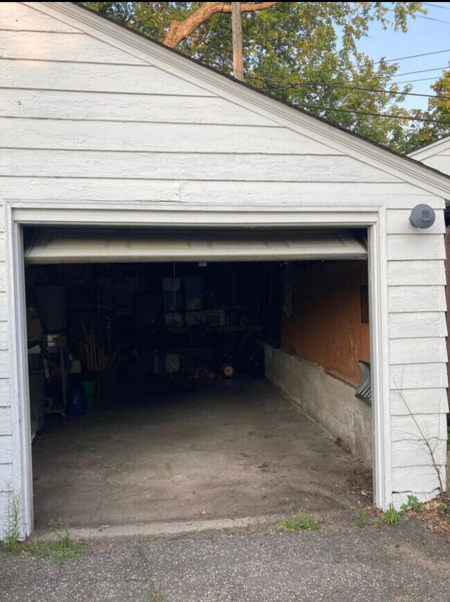 Garage - 5639 Penn Ave S