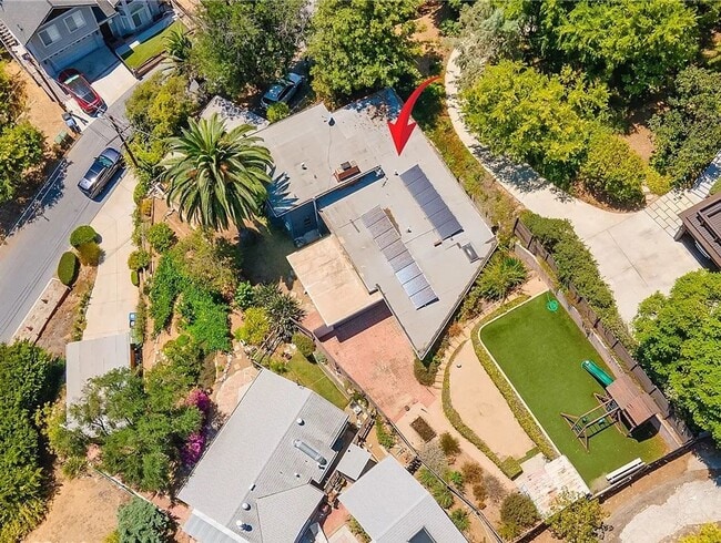 Building Photo - Gorgeous 3 bd 2 ba + Den Single Family hom...