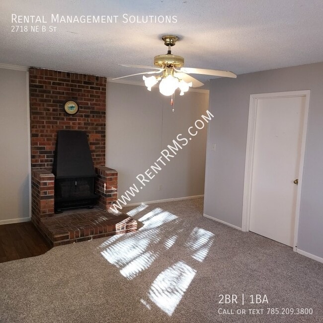 Building Photo - 2718 NE B St