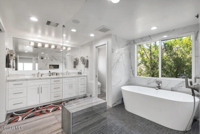 Building Photo - 4066 Calle Del Sol