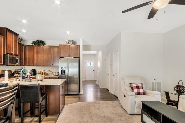 Building Photo - Fully Furnished 3 Bedroom 2.5 Bath Townhom...