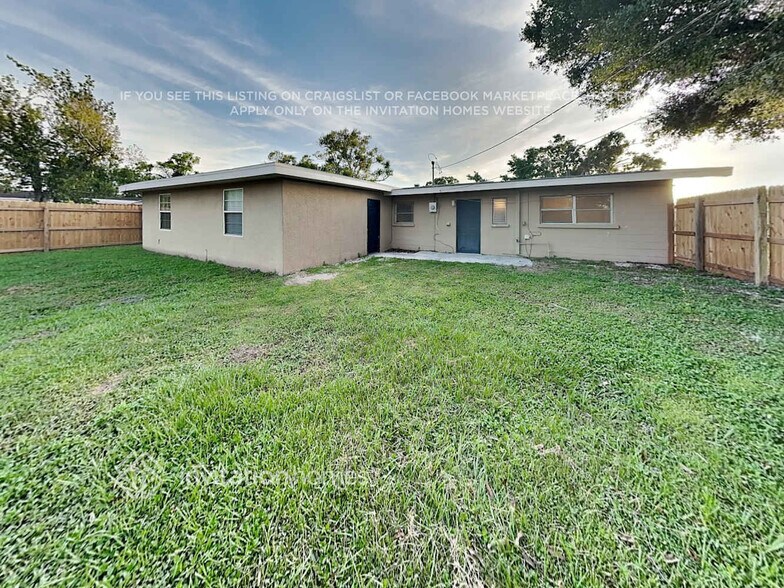 Building Photo - 1732 Rhoades Terrace