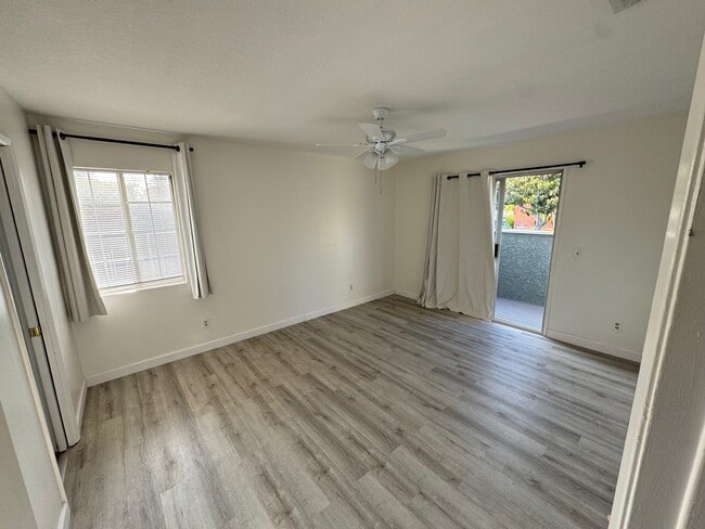 Building Photo - 512 E Lime Ave