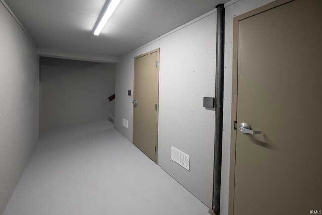 Building Photo - 823 Hart St