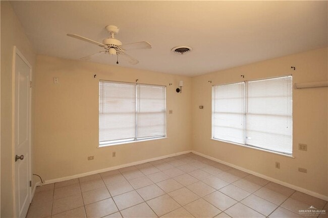 Building Photo - 15 W Cano St