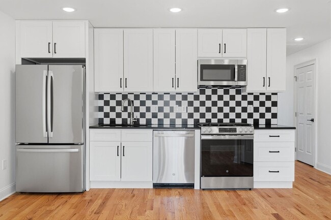 Building Photo - 14 W 49th St