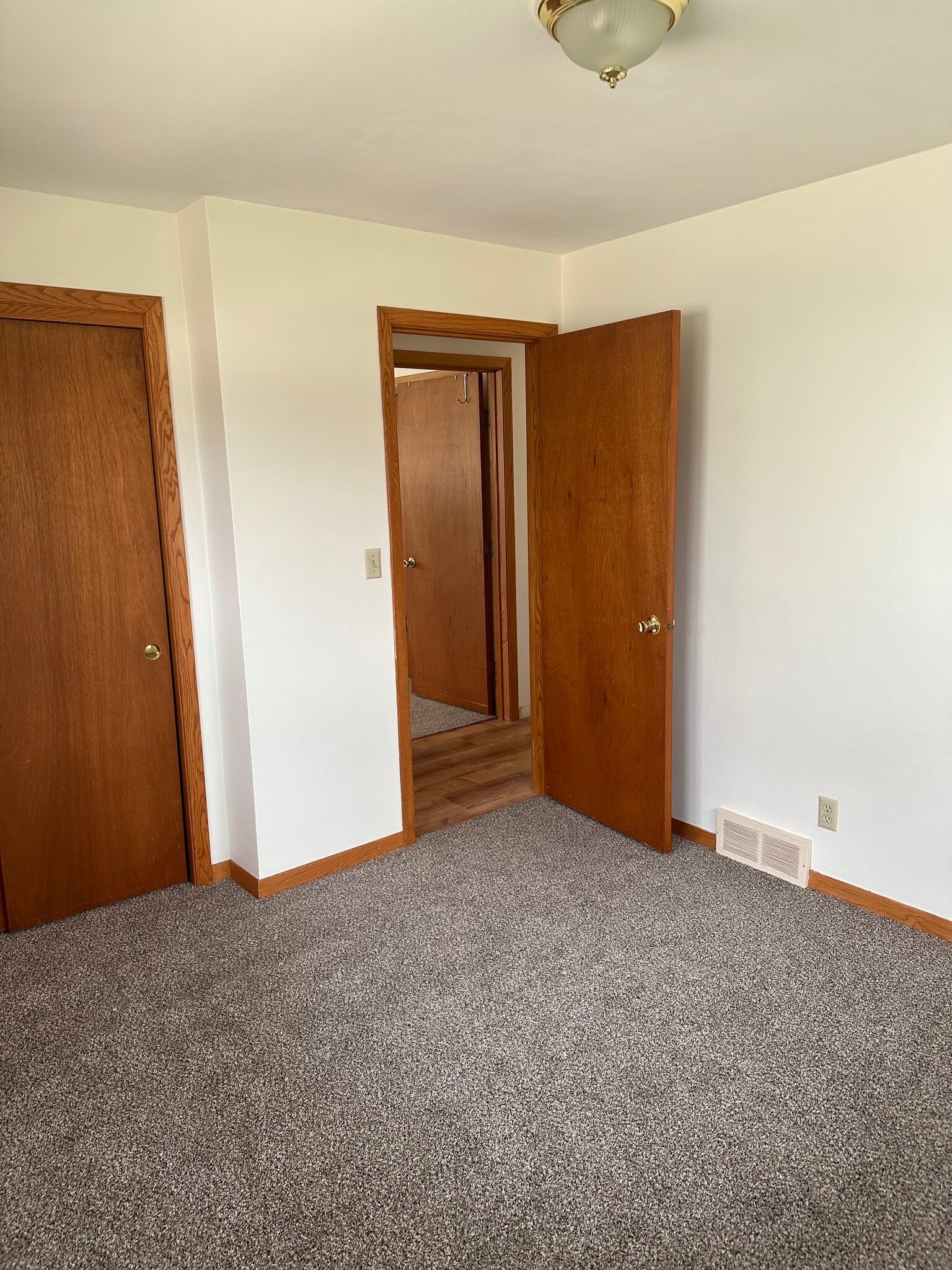 Building Photo - 906 S Christine St