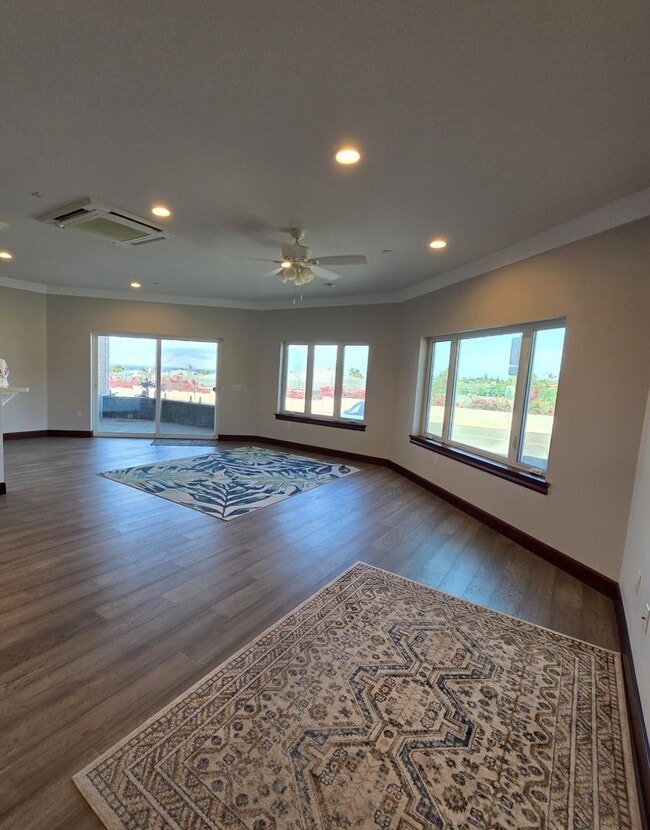 Building Photo - Luxury 3/2 Grated Community in South Kihei.