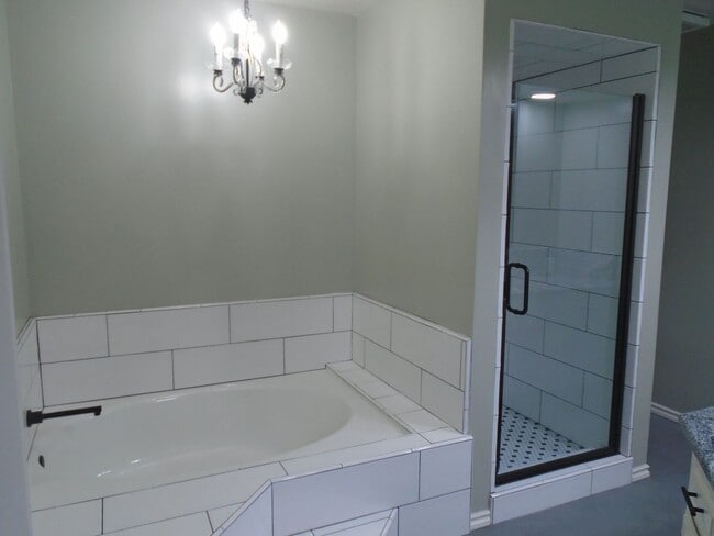 Building Photo - GATED COMMUNITY !!! MOVE IN SPECIAL!! $299...