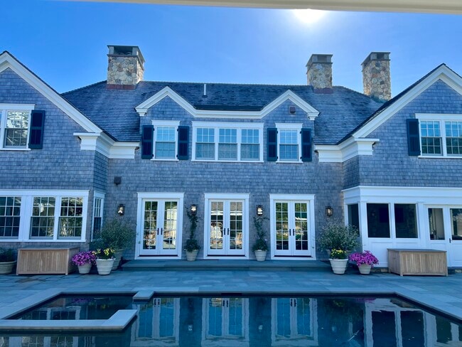 Building Photo - 3 Field Club Ln