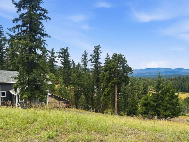 Building Photo - Beautiful mountain home