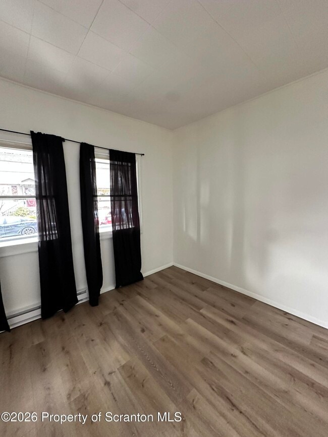 Building Photo - 32 Murray St