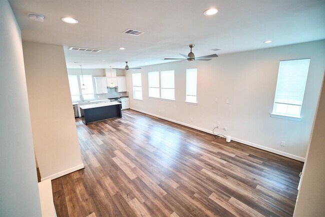 Building Photo - 2802 Grand Fountains Dr