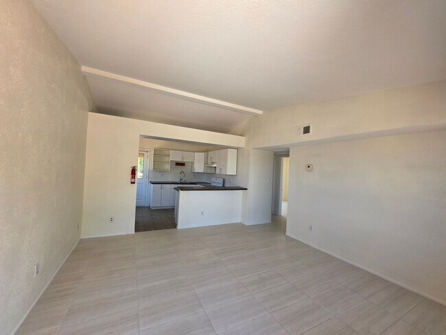 Building Photo - 1243 N Oleander St
