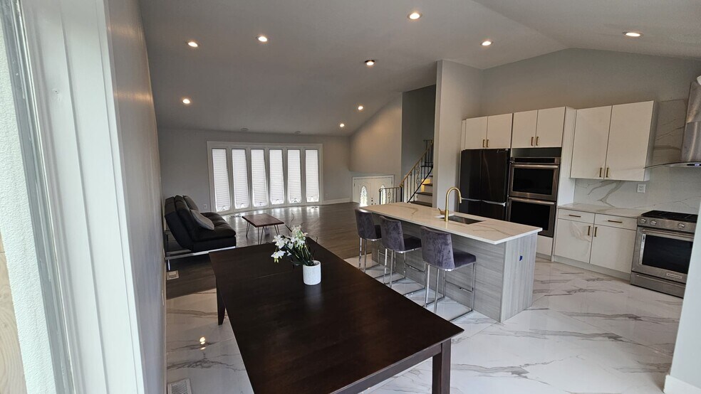 Building Photo - 640 Derby Ave