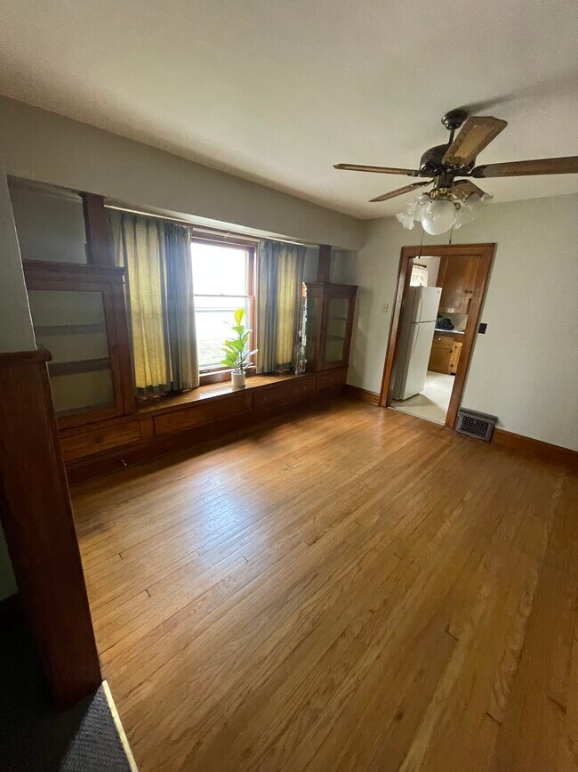 Building Photo - 3850 W 157th St