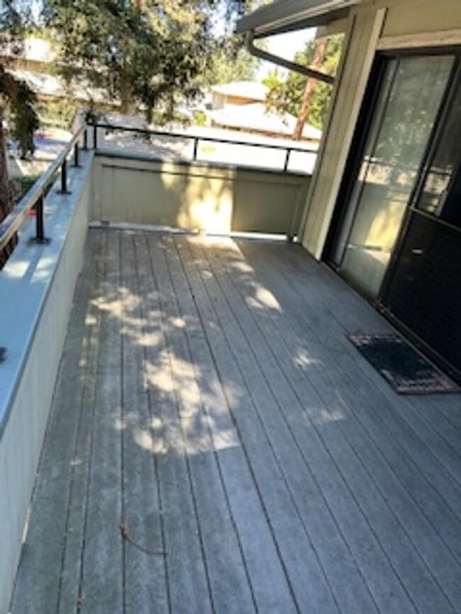 Building Photo - Charming 1-Bedroom Condo in a Serene Neigh...