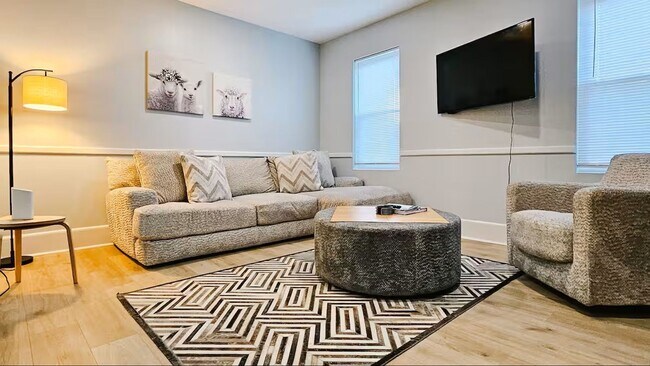 Building Photo - Townhome on Lawyer's Row