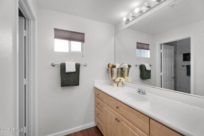 Building Photo - 7401 W Arrowhead Clubhouse Dr