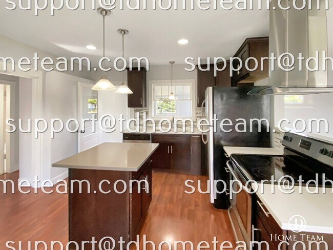 Building Photo - Charming 2-Bedroom Home in Tacoma with Spa...