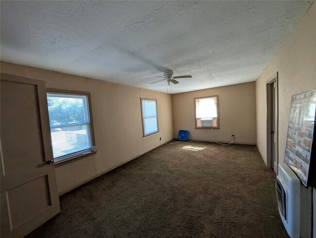 Building Photo - 518 Iowa St