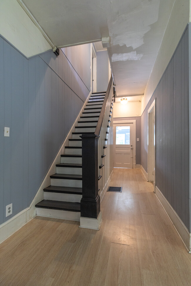Building Photo - 3224 Garden Dr