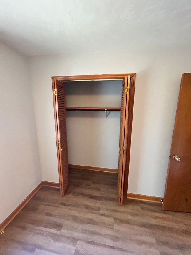 Building Photo - Gorgeous 2 Bedroom 1 1/2 Bathroom Duplex Located Off of North Monroe. Fresh Paint and New Flooring!