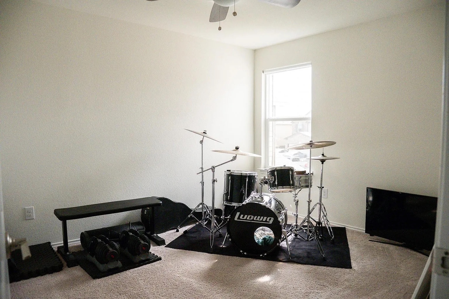 Building Photo - Room in House on Conestoga Wagon Way
