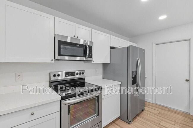 Building Photo - 821 N 87th Pl
