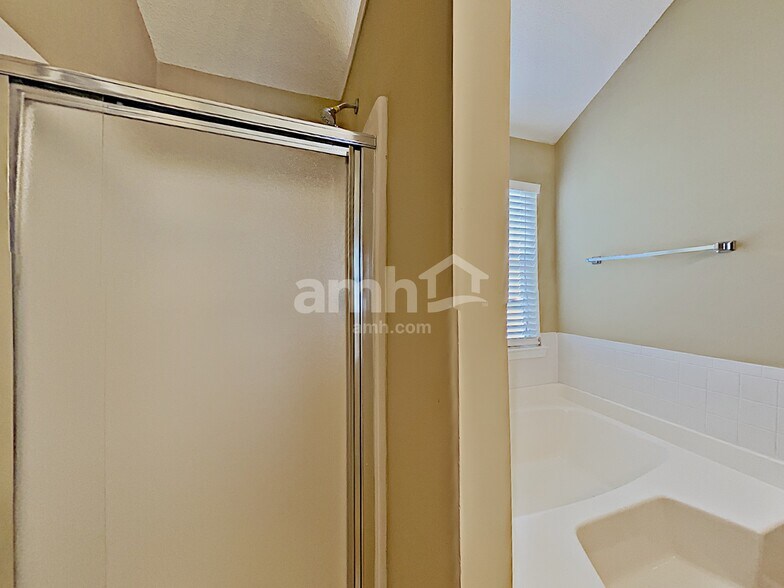Building Photo - 702 Fletcher Dr