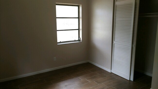 Building Photo - 3 Bed 1 Bath Home | Pet Friendly with Fenced Yard | Washer Dryer Hook Ups | Section 8 Welcome