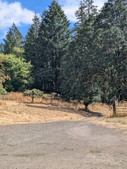 Building Photo - 1002 Pioneer Rd