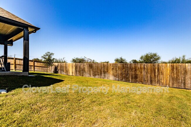 Building Photo - 305 Foxtail Wds