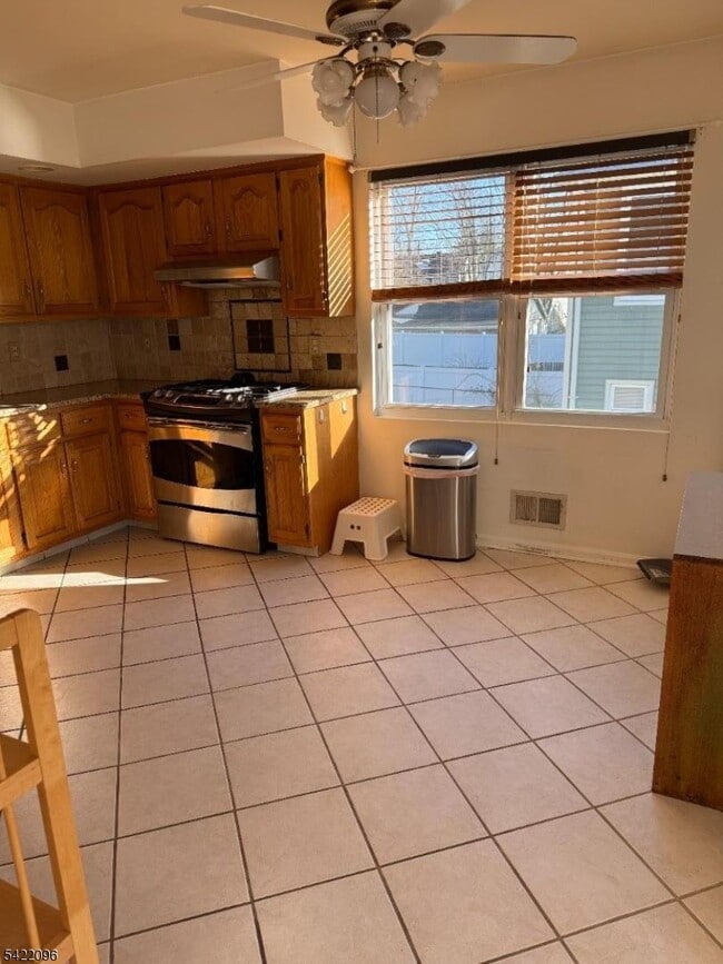 Building Photo - 518 Downer St