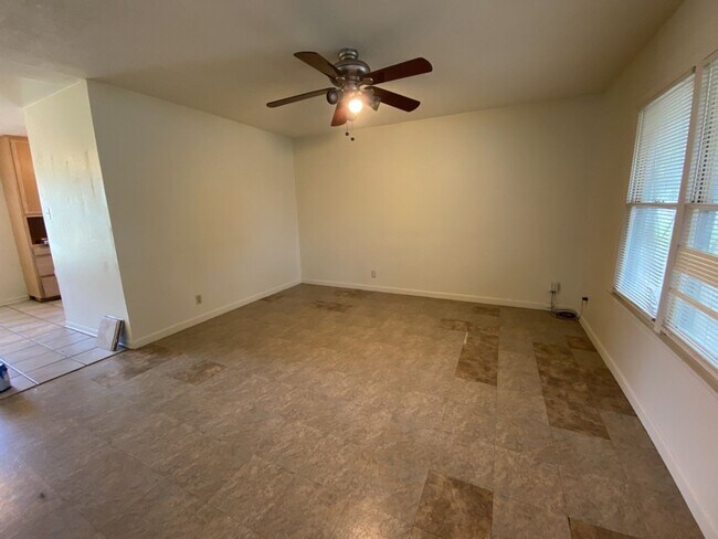 Building Photo - 5917 Kimbrough Dr
