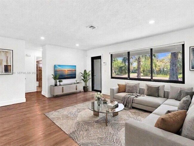 Building Photo - 3193 Taft St