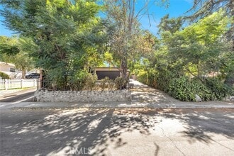 Building Photo - 10528 Hillhaven Ave