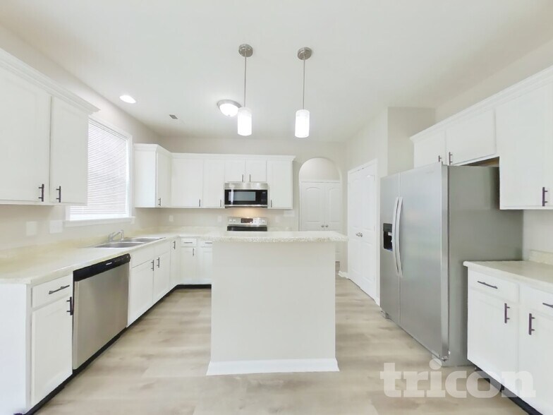 Building Photo - 5330 Himalayan Dr