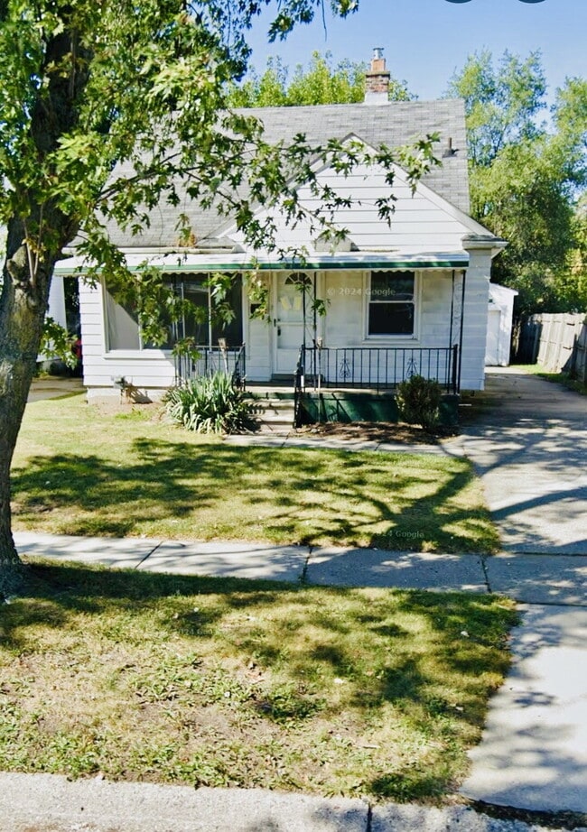 Building Photo - 21465 Syracuse Ave