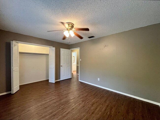 Building Photo - 3512 Glendale Dr