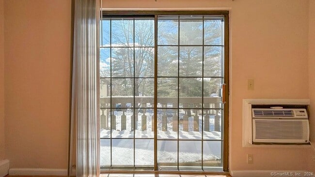 Building Photo - 8 Derby Ct