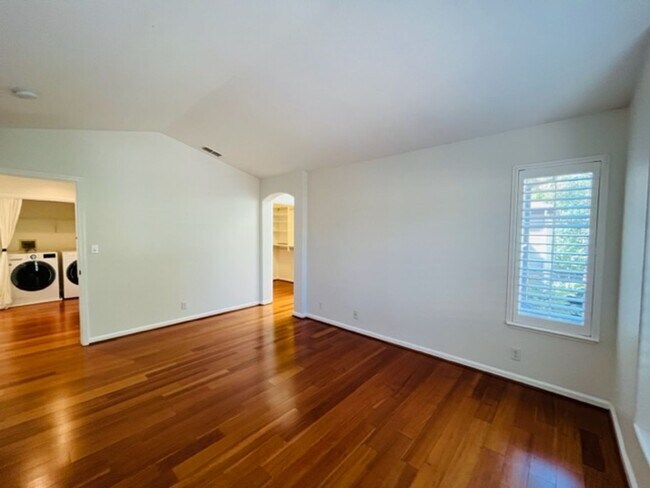 Building Photo - Move-in Ready 3BD/2.5BA, Two-Story Home in Stony Brook in Downtown Danville