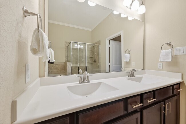 Building Photo - 18139 Swallow Spgs Wy